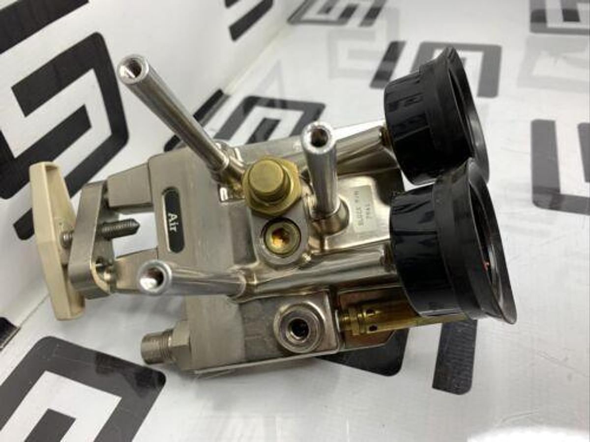 Used Anesthesia Regulator Gauge Air Block