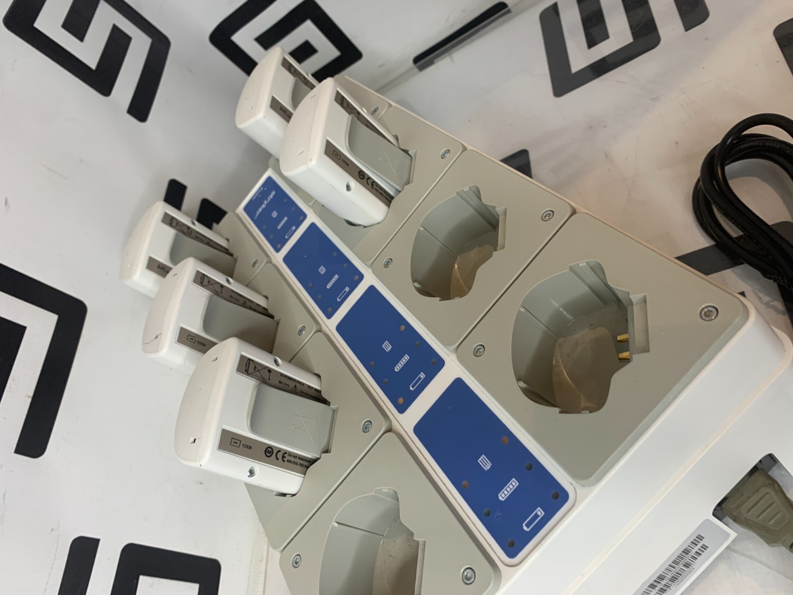 Used STRYKER STERI-SHIELD 0400-655-000 T4 EIGHT STATION BATTERY CHARGER & 5 400-650 B