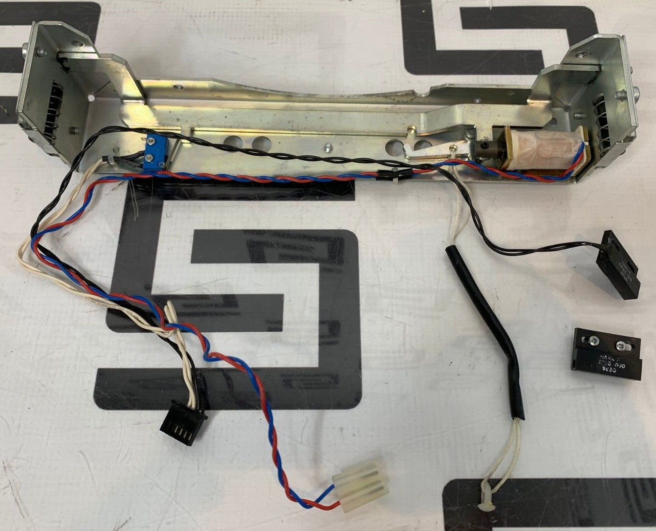 Used Eppendorf 5417R Lid Door Latch Locking Assembly Lock 5417 R  30 Day Warranty