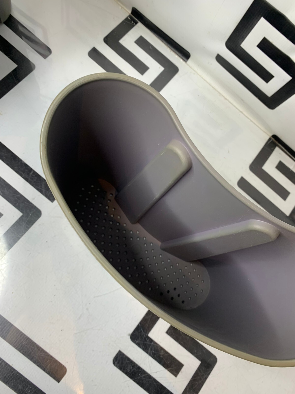 Used ZONARE Z.ONE SMART CART Diagnostic Ultrasound System 33575-00 Holder Basket