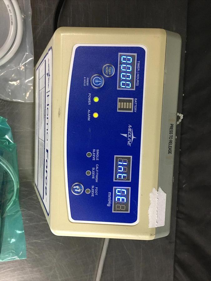 Used Medline Hemo-Force MDS600INT Intermittent DVT Pump with Tubing and Comp. Sleeve