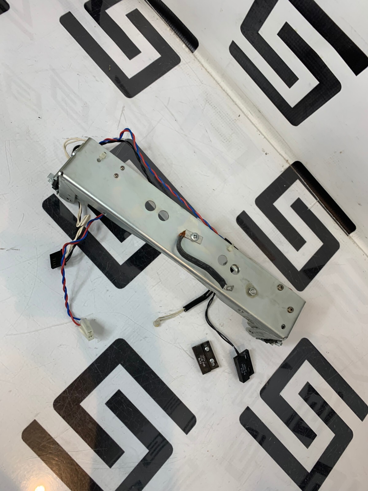 Used Eppendorf 5417R Lid Door Latch Locking Assembly Lock 5417 R  30 Day Warranty