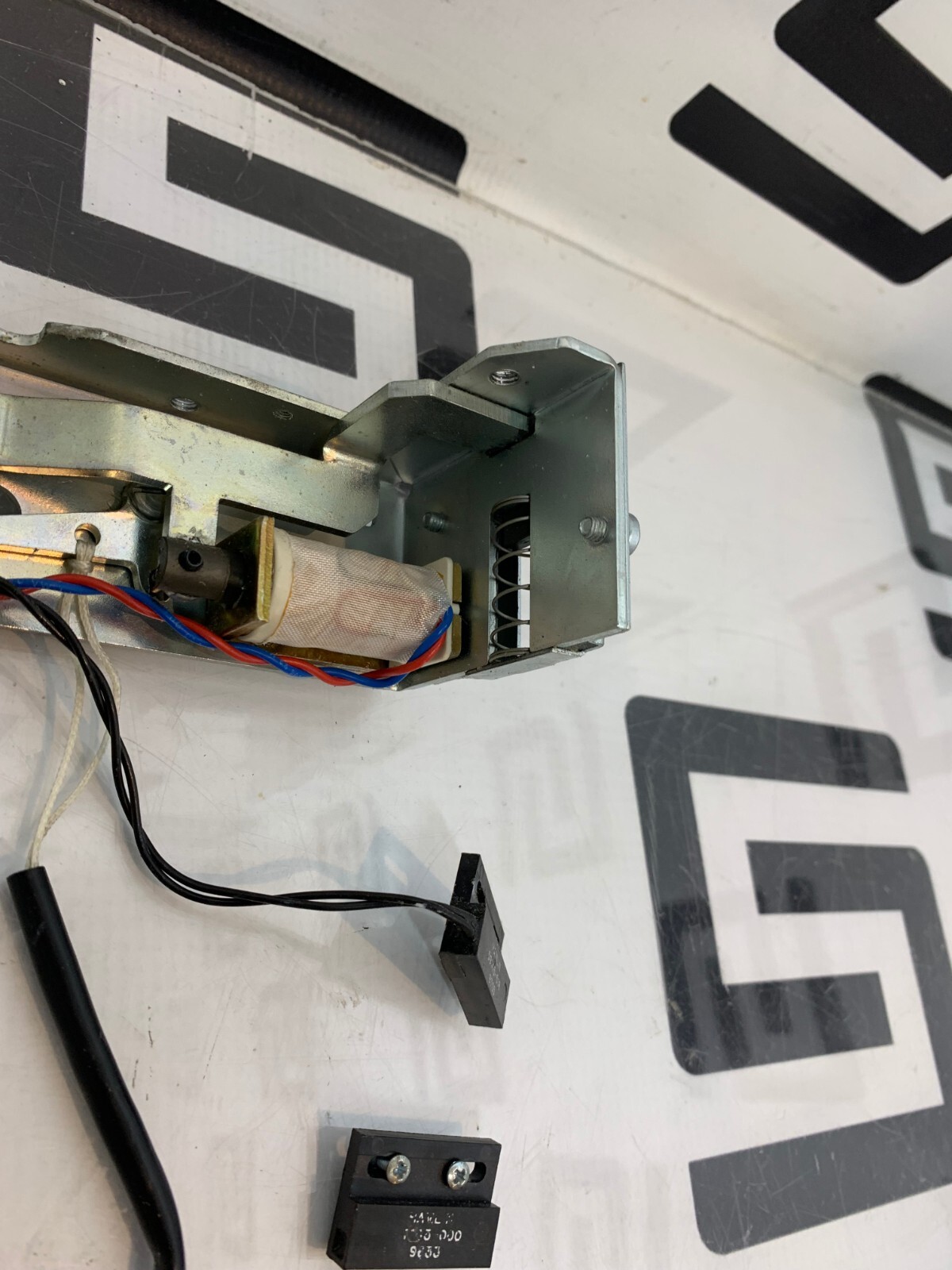 Used Eppendorf 5417R Lid Door Latch Locking Assembly Lock 5417 R  30 Day Warranty