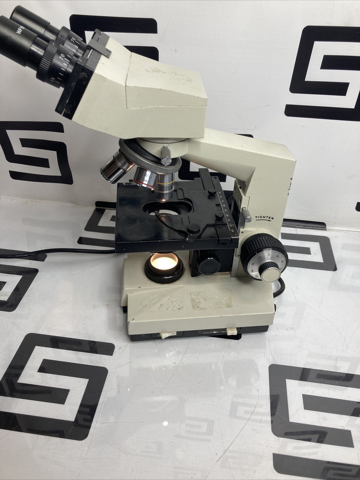 Used Wesco BIO VU 2300 Microscope 3 Objectives Binocular