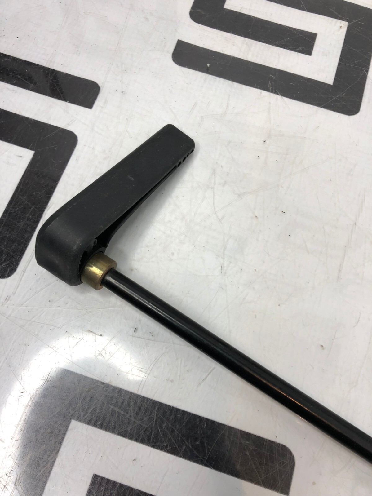 Used MIDMARK RITTER 404 Exam Table Right Hand Handle Assembly RH 053-0230-00 7 Shaft