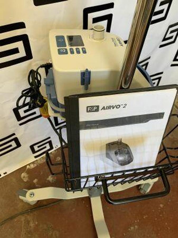 Used FISHER & PAYKEL AIRVO 2 MYAIRVO 2 HUMIDIFIER PT101UK Humidifier NASAL FLOW Humidifier / Heater W/ Mobile Stand Cart O2 Regulator