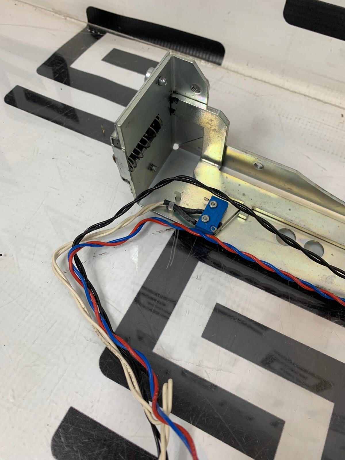 Used Eppendorf 5417R Lid Door Latch Locking Assembly Lock 5417 R  30 Day Warranty