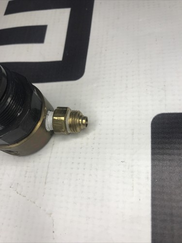 Used WATTS FLUIDAIR PNEUMATIC REGULATOR 0/125 300 PSIG MAXIMUM INLET R364-01C