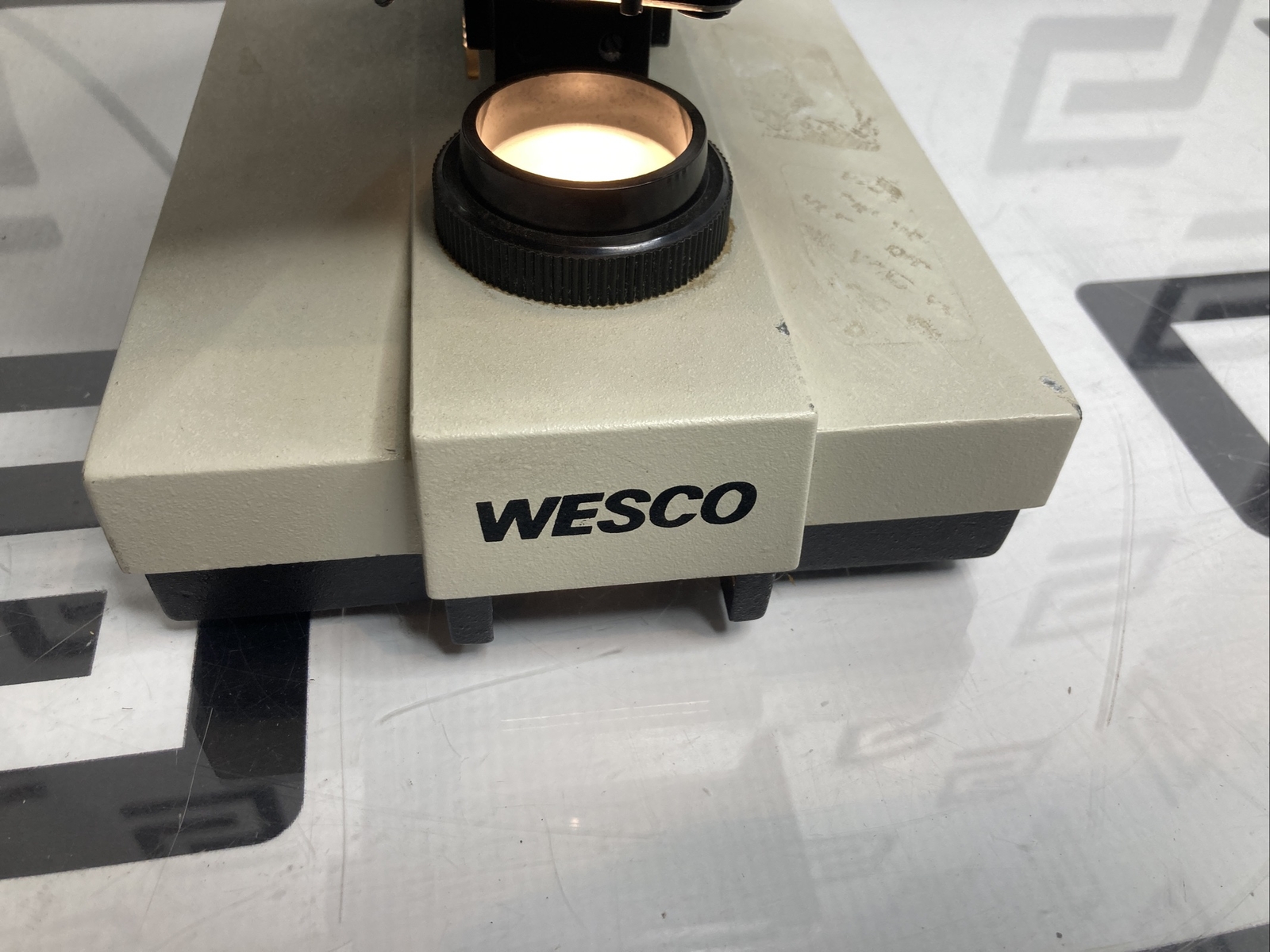 Used Wesco BIO VU 2300 Microscope 3 Objectives Binocular