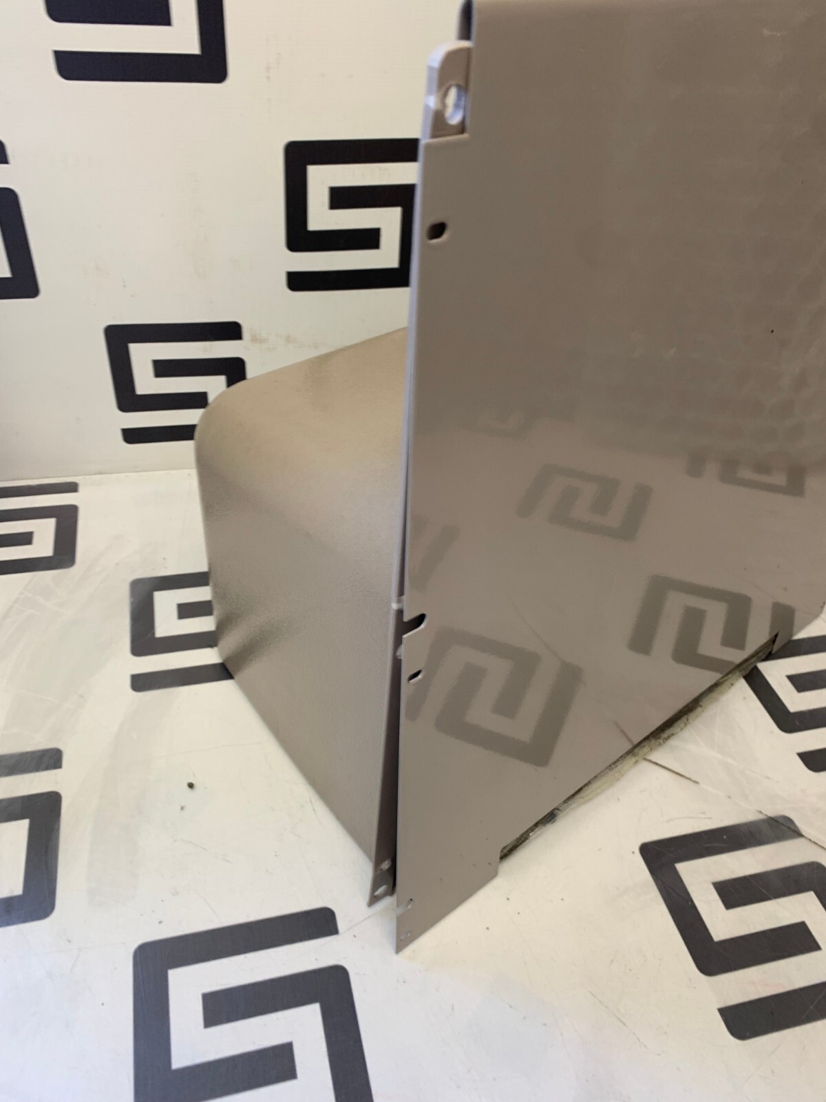 Used NICE Midmark 119 Ritter Evolution 75 Exam Table 029-0354-01 Motor Cover Assembly