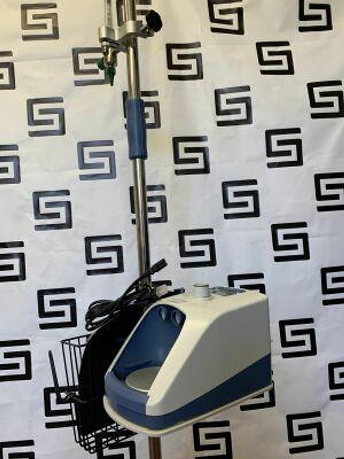 Used FISHER & PAYKEL AIRVO 2 MYAIRVO 2 HUMIDIFIER PT101UK Humidifier NASAL FLOW Humidifier / Heater W/ Mobile Stand Cart O2 Regulator