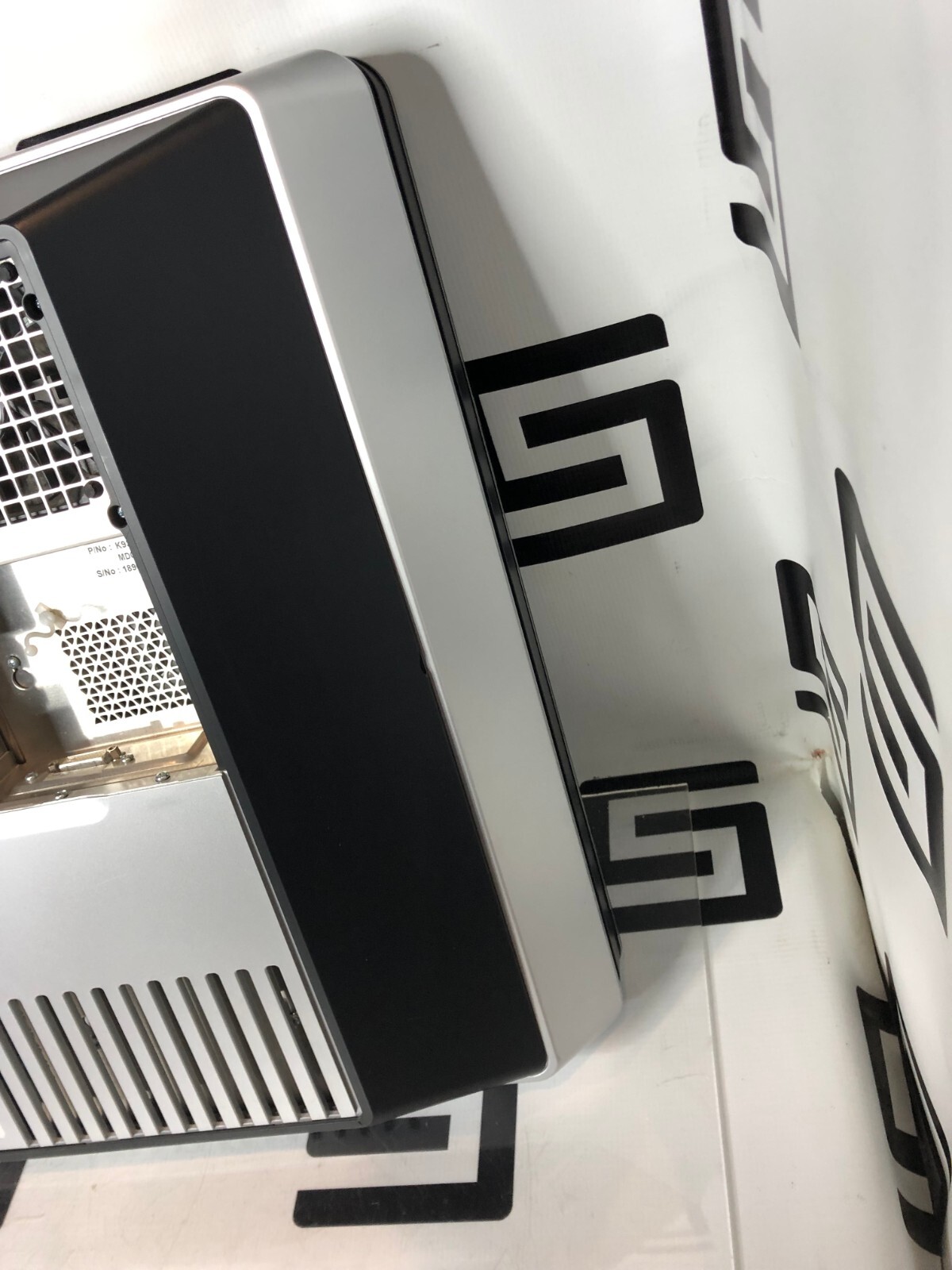 Used Barco MDCC-6130 Display Monitor Coronis Fusion 6MP 30" Medical PACS Diagnostic B