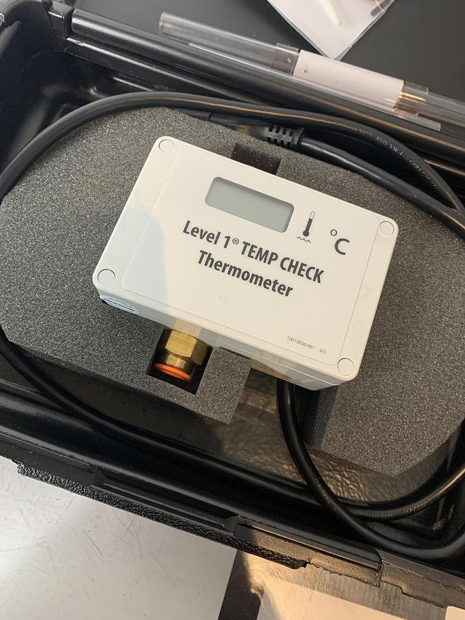 Used Smiths HLTA-40 Calibration Thermometer Level 1 TEMP Check W/ Case HOT LINE