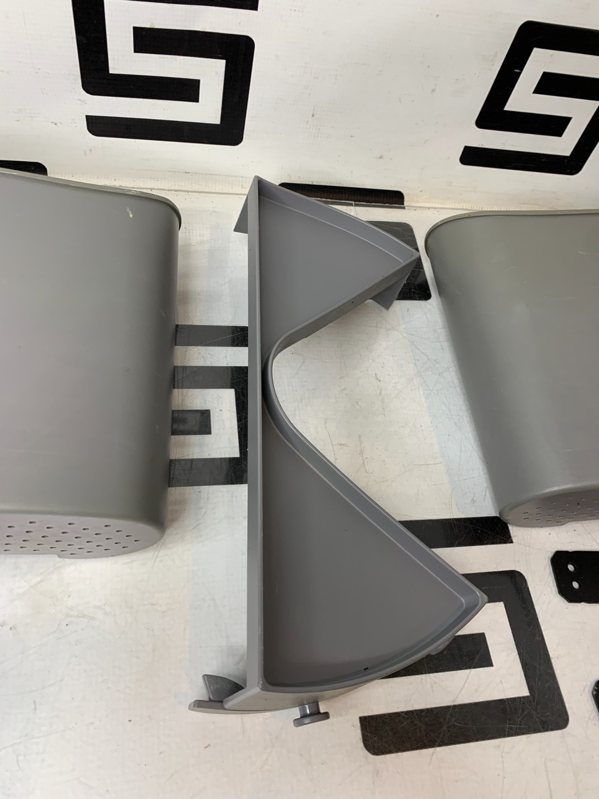 Used ZONARE Z.ONE SMART CART Diagnostic Ultrasound System 33575-00 Holder Baskets