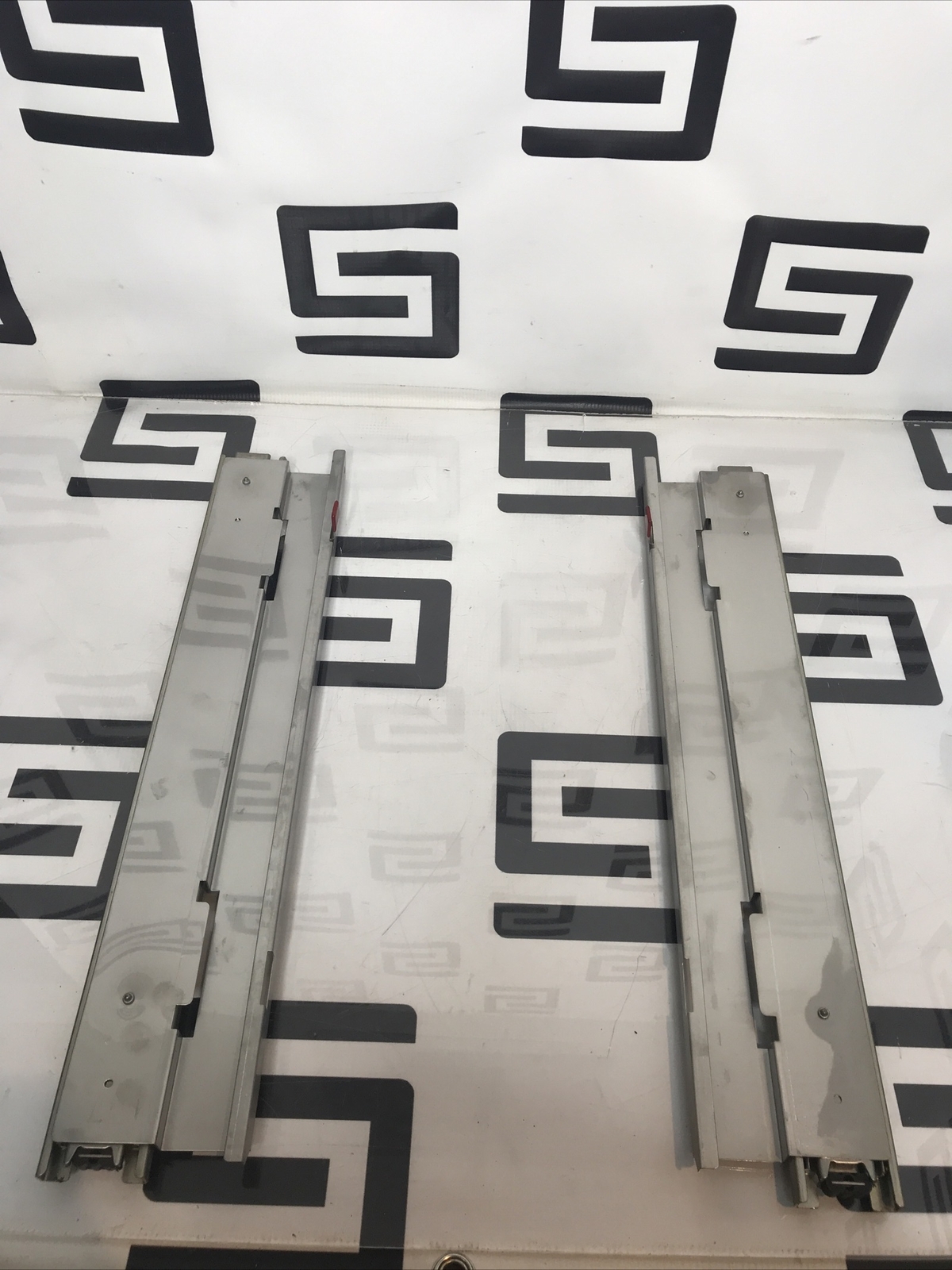 Used Metro LifeLine Emergency Crash Cart Model LEC51 Bottom Drawer 7 inch with tracks