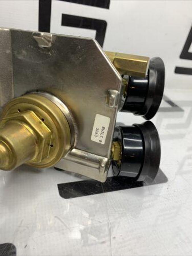 Used Anesthesia Regulator Gauge Air Block