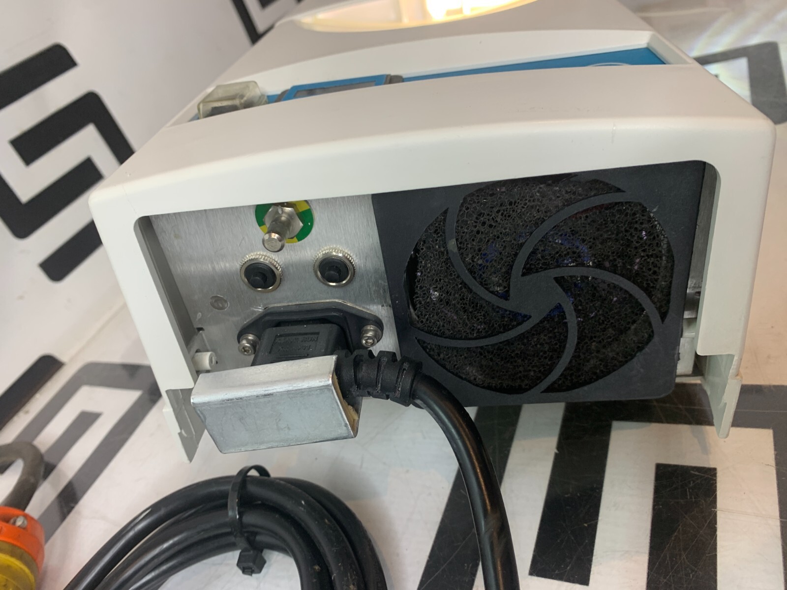 Used Ohmeda Giraffe Spot PT Lite Phototherapy Bili Light System 6600-0845-800 W/ BULB