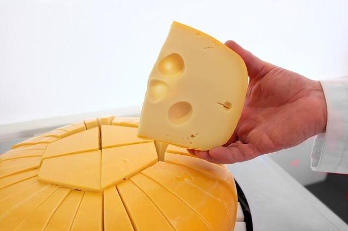 Überholt DOMA-T KT 3, high performance cheese cutter for complete cheese wheels!