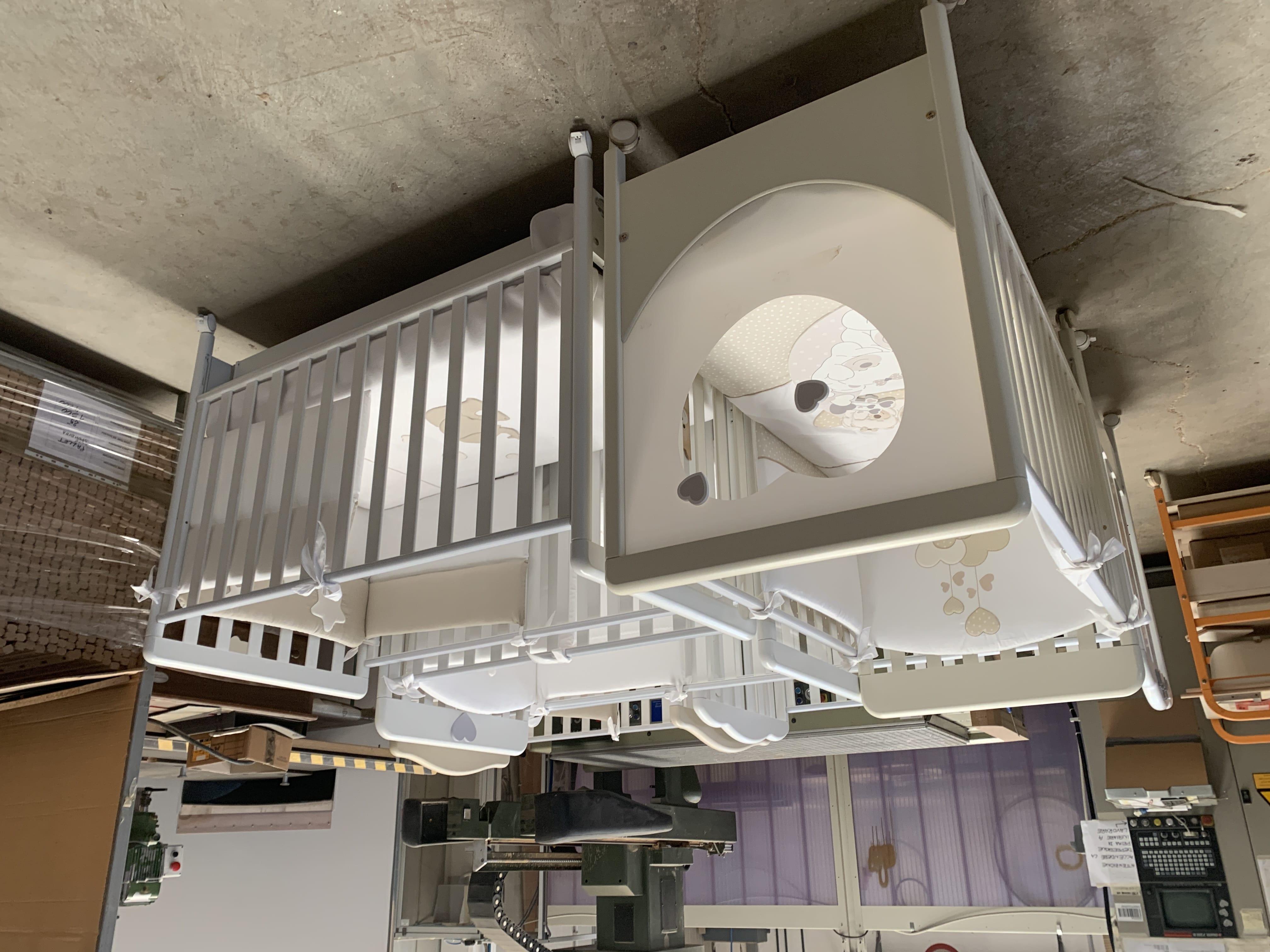 Usato Magazzino completo di una fabbrica di produzione lettini di alta qualità