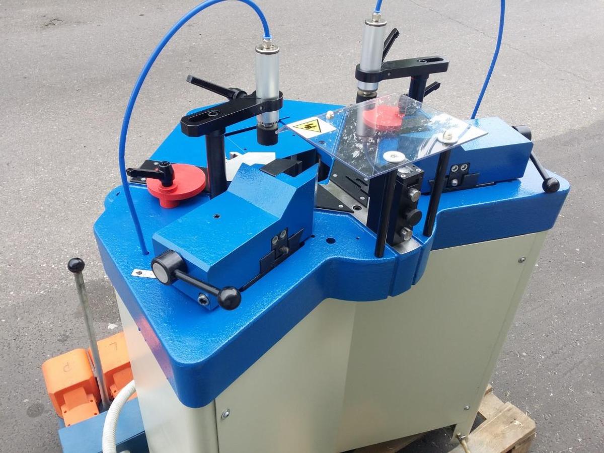 Used CORNER CRIMPING MACHINE MECAL CORNER CRIMPER YEAR 2001