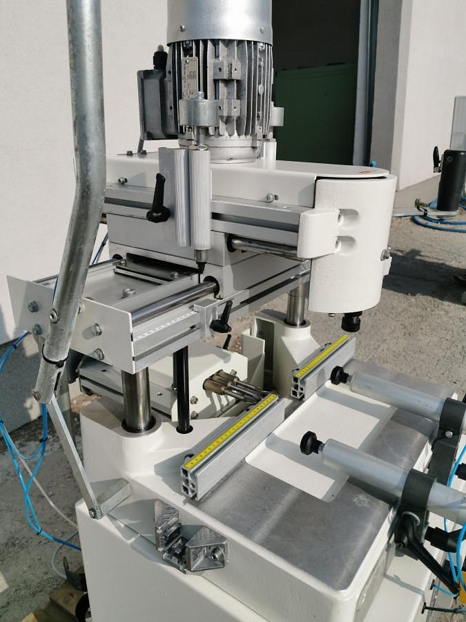 Used MECAL FR 811-3 MILLING AND COPYING MACHINE (HANDLE) YEAR 2017