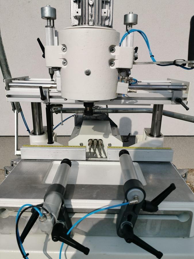 Used MECAL FR 811-3 MILLING AND COPYING MACHINE (HANDLE) YEAR 2017