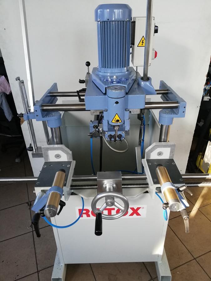 Used MILLING AND COPYING MACHINE (HANDLE) ROTOX KF 349 YEAR 2002