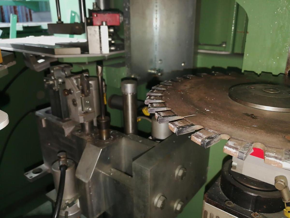 Używane OCZYSZCZARKA AUTOMATYCZNA CNC URBAN SV 310 ROK 2006