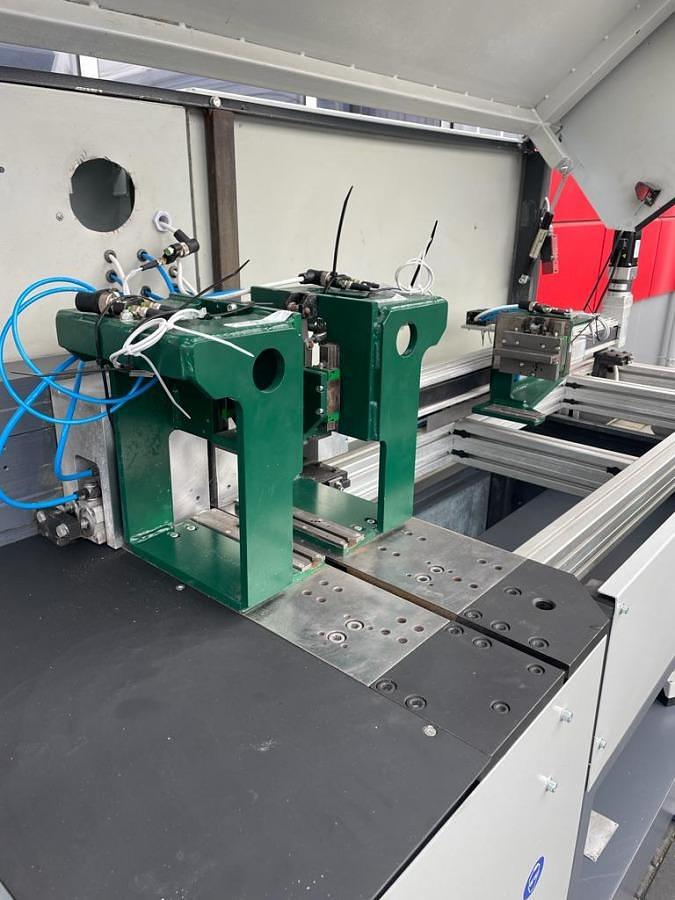 Używane AUTOMAT DO CIĘCIA ELUMATEC SA 142/35 ROK 2000