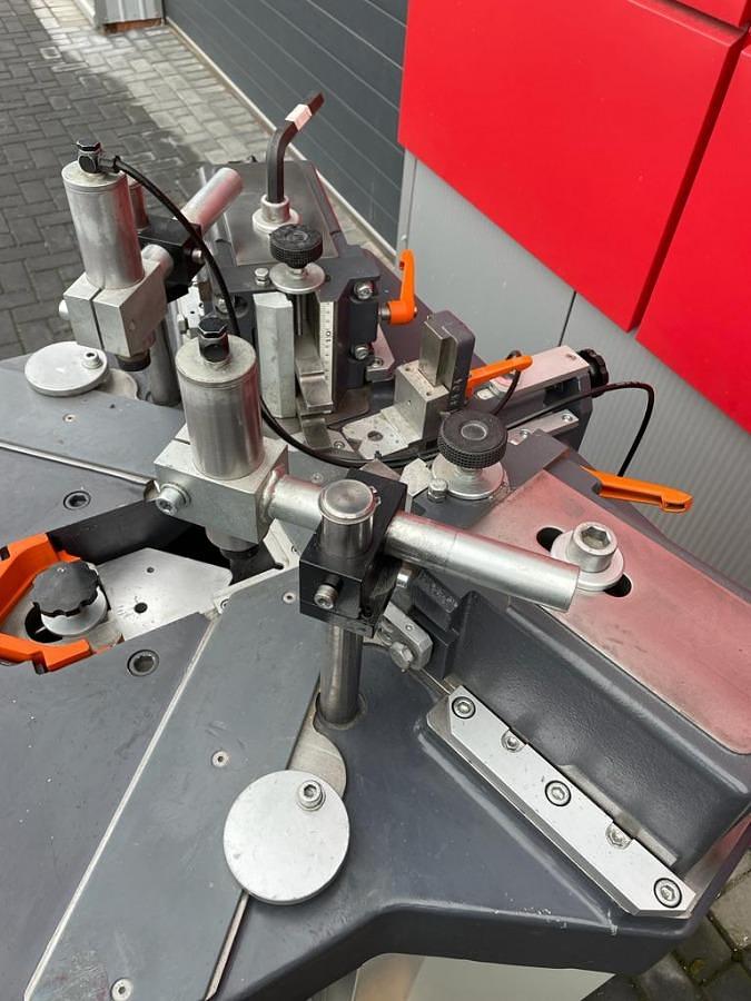Used ELUMATEC CORNER CRIMPING MACHINE EP 124