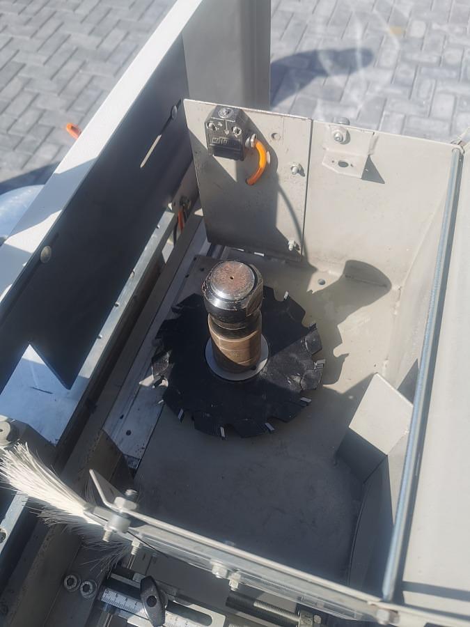 Używane FREZARKA DO SŁUPKA ELUMATEC AF 222FREZARKA DO SŁUPKA ELUMATEC AF 222 ROK 1994