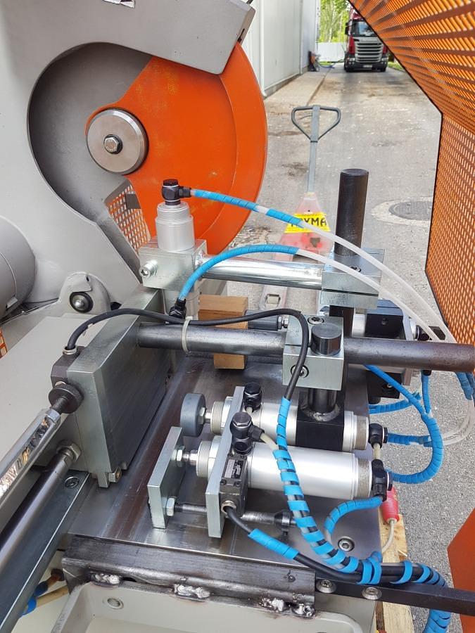 Używane AUTOMAT DO CIĘCIA ELUMATEC SA 73/35