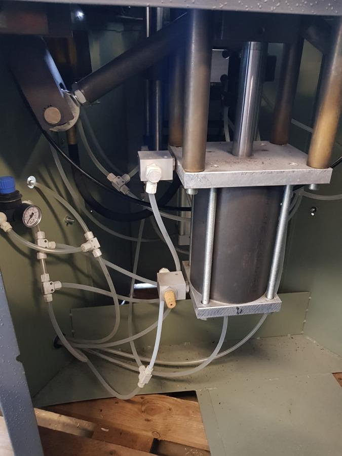 Used CORNER CRIMPING MACHINE PRESSTA EISELE 2000 YEAR 2000