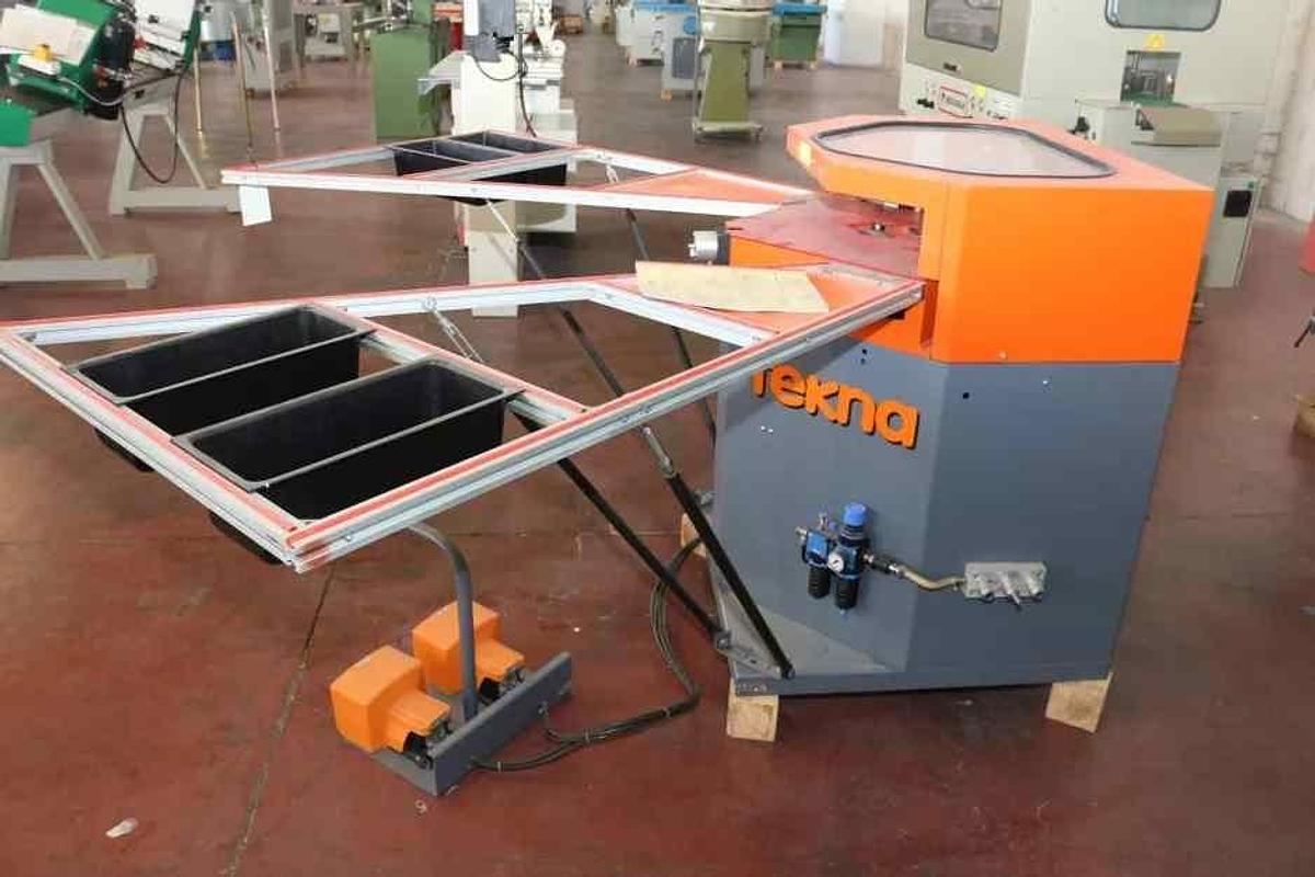 Used CORNER CRIMPING MACHINE TEKNA TK 266 SB YEAR 2001