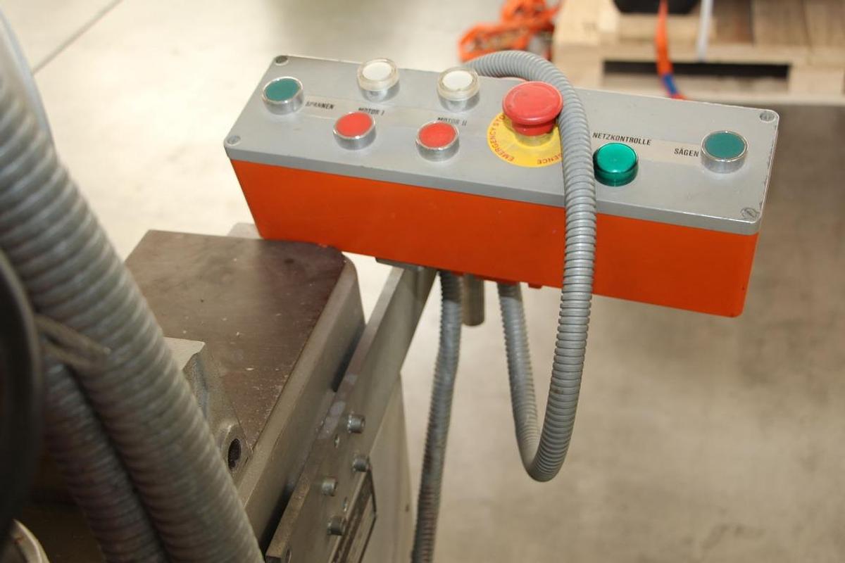 Used ELUMATEC DOUBLE-HEAD SAW DG 79
