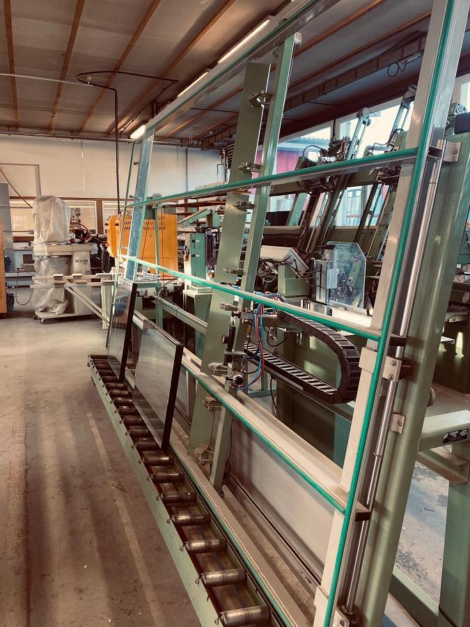 Used INSPECTION AND GLAZING PRESS URBAN KV 3200 YEAR 2009