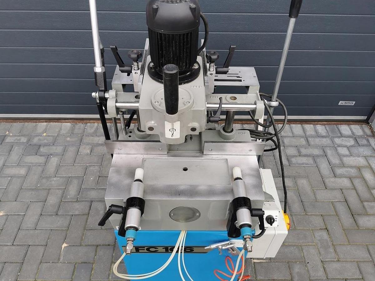 Used MILLING AND COPYING MACHINE (HANDLE) PERTICI UNIVER FC 106