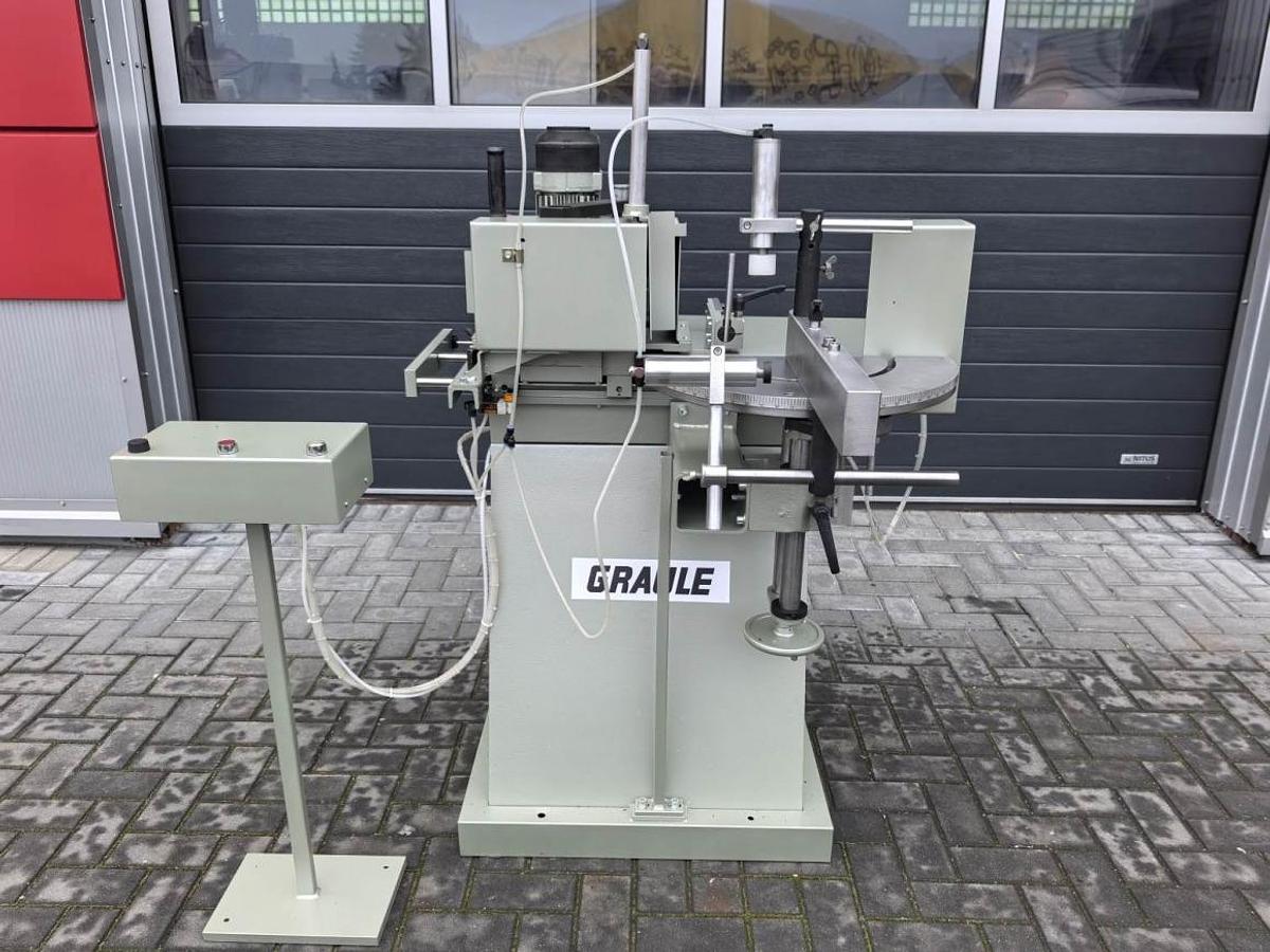 Used AUTOMATIC POST MILLING MACHINE GRAULE AKF 6/250