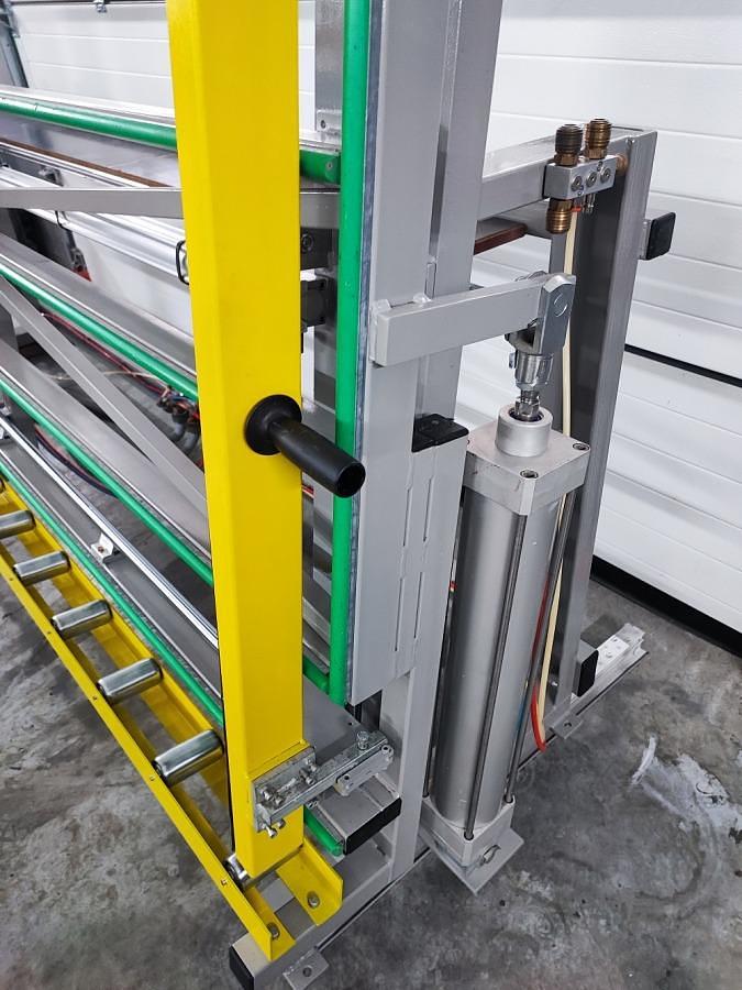 Używane PRASA DO KONTROLI I SZKLENIA ELUMATEC VE 3000 / FENSTERTECHNIK