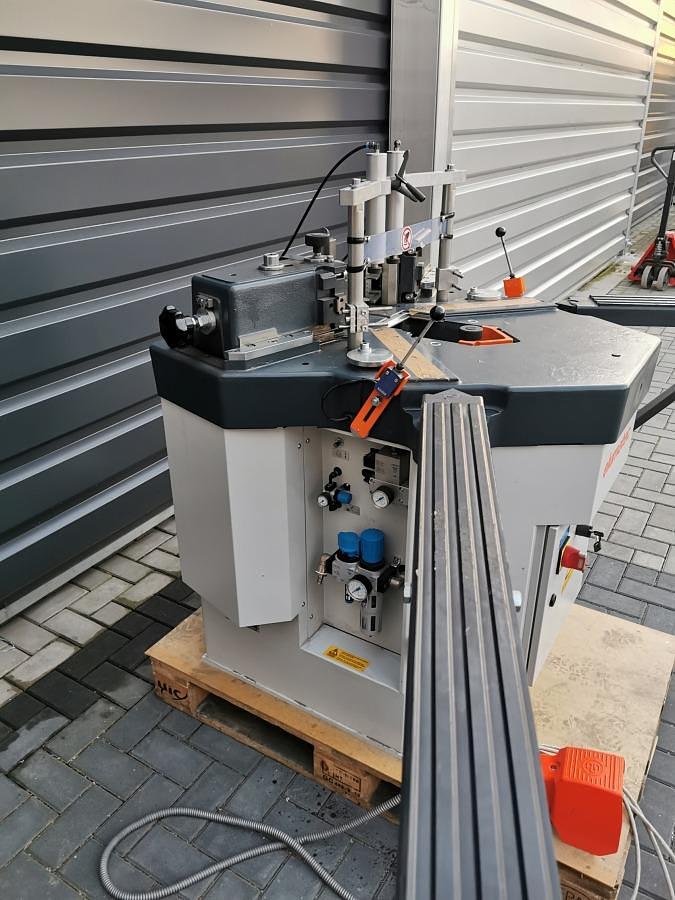 Used ELUMATEC CORNER CRIMPING MACHINE / CORNER CRIMPER EP 124 YEAR 2017