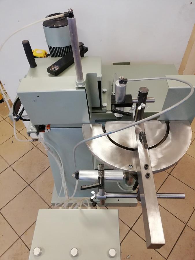 Used AUTOMATIC POST MILLING MACHINE GRAULE AKF 6/250