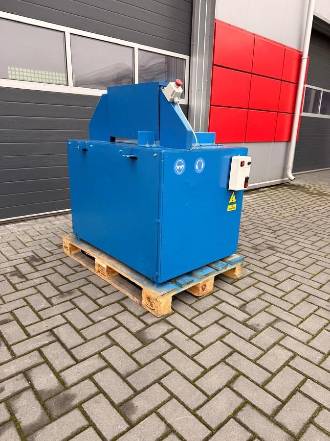 Used EXTERNAL ROLLER SHUTTER SAW / CUTTING MACHINE FILL 90 YEAR 2013