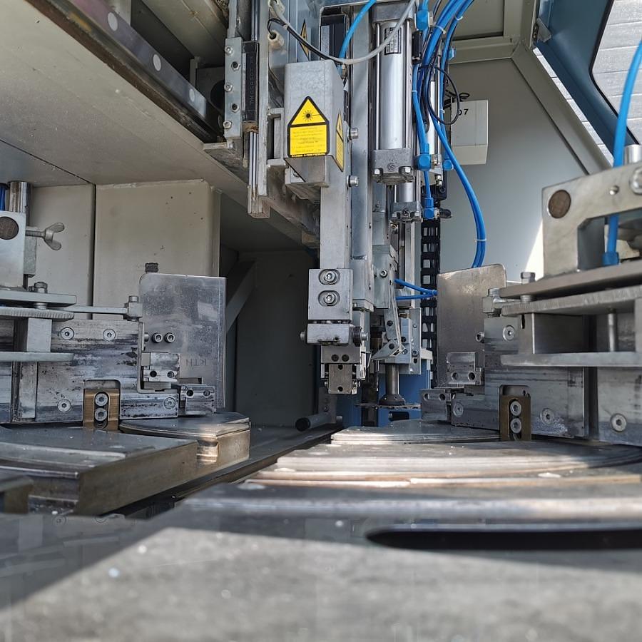 Używane OCZYSZCZARKA CNC DO NAROŻY ROTOX EPA 473 ROK 2000