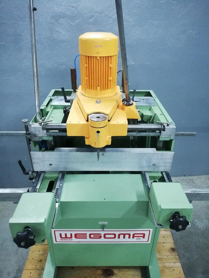 Used ROTOX MILLING AND COPYING MACHINE KF 452 / WEGOMA