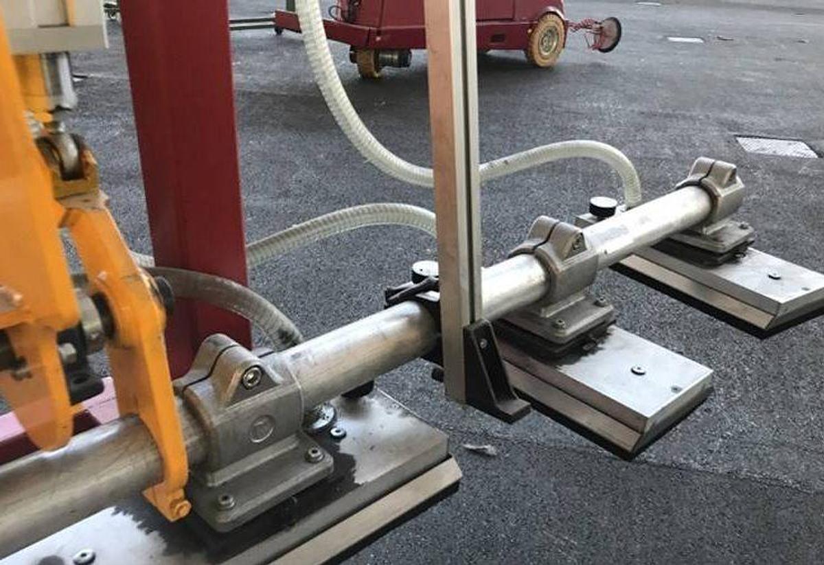 Used SUCTION CUP / VACUUM LIFTER EUROTECH YEAR 2015