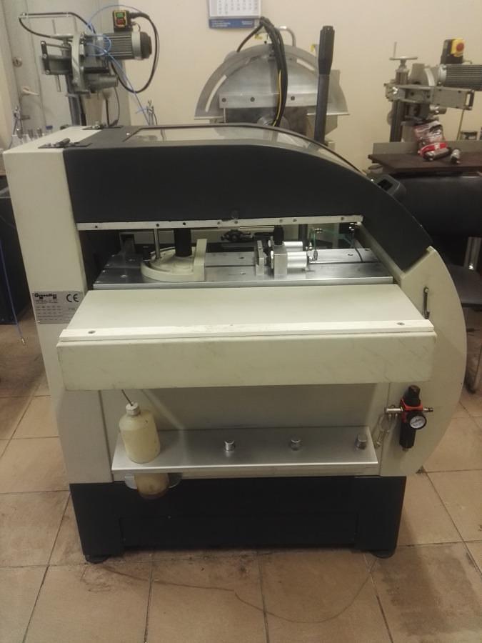 Used POLE MILLING MACHINE GREEN MAC IT 250 YEAR 2000