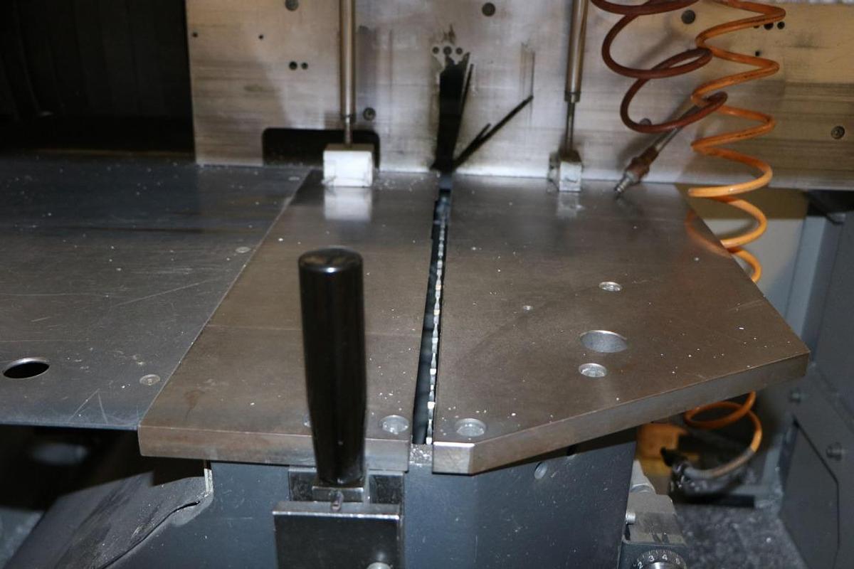 Used ELUMATEC SINGLE HEAD SAW MGS 245/00 YEAR 2008