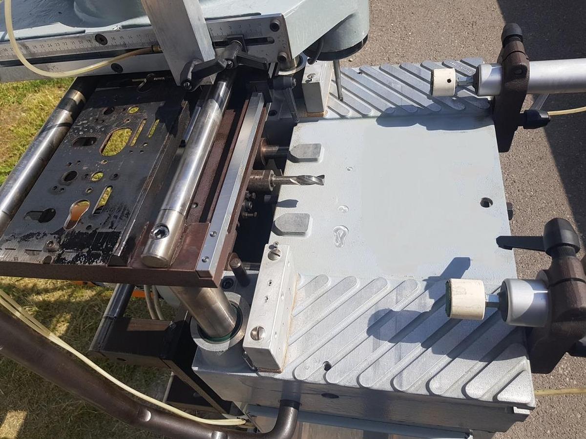 Używane FREZARKO - KOPIARKA (KLAMKOWNICA) DO ALUMINIUM MLA A 25 AZ