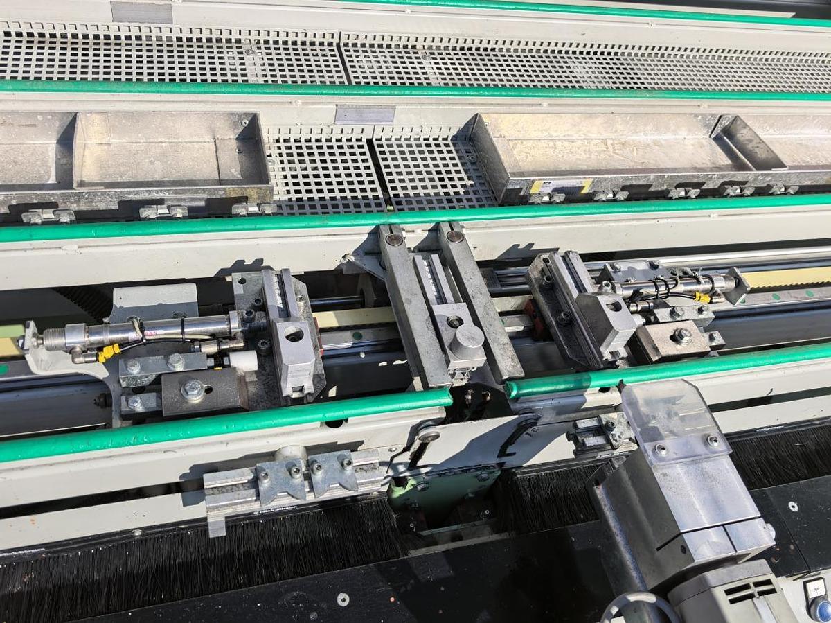 Used URBAN FAS 320 FITTING TABLE YEAR 2010