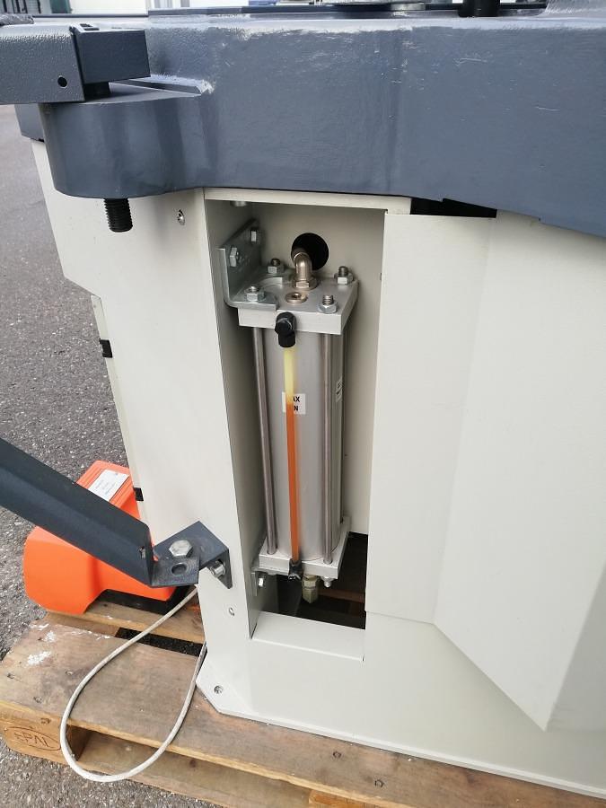 Used CORNER CRIMPING MACHINE ELUMATEC EP 124 YEAR 2006